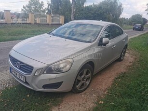 VOLVO S60 2.0 D [D3] Momentum