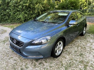 VOLVO V40 1.6 D [D2] Momentum NAVI. DIGIT MŰSZERFAL. PDC. DIGIT AC. Park Assist. Ülésfűtés