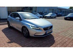 VOLVO V40 2.0 [T3] Inscription Magyarországi. Vezetett szervizkönyv