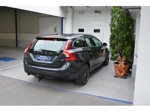 VOLVO V60 2.0 D [D3] Momentum Geartronic