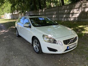 VOLVO V60 2.4 D [D5] Summum