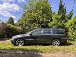 VOLVO V70 2.4