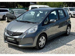 HONDA JAZZ 1.4 Elegance Friss szerviz. Elől-hátul radar