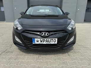 HYUNDAI I30 1.4 CRDi Comfort VEZETETT SZERVÍZKÖNYV