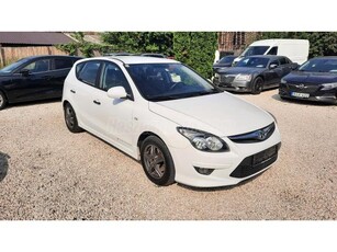 HYUNDAI I30 1.4i 154e Km.Digitklima.Alufelni.Téli nyári gumik