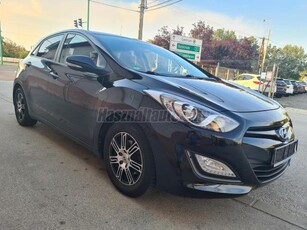 HYUNDAI I30 1.4i Comfort Sérmentes. vez.szervkönyv. navi. klíma. tolatóradar+kamera. 4el.ablak. aluf