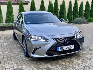 LEXUS ES 300h Prestiege Plus CVT Újszerű