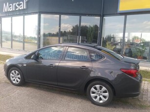 OPEL ASTRA J Sedan 1.6 Enjoy 1. tulaj. magyar. gyári fény. 104840 km