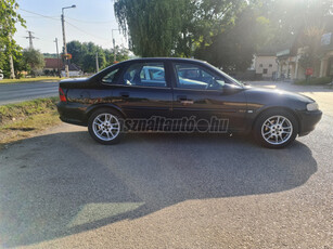 OPEL VECTRA B 2.5 V6 CDX