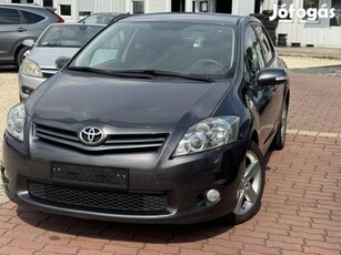 Toyota Auris 1.6 Style Végig Vezetett Szervízkö...