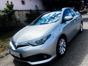 TOYOTA AURIS Touring Sports 1.4 D-4D Active Trend+ FOGLALÓZVA!MAGYAR!TOLATÓKAMERA!SÁVTARTÓ!PANORÁMA TETŐ!PARK AUTOMATIKA!85E.KM!