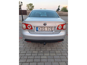 VOLKSWAGEN JETTA V 1.6 Trendline