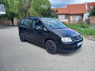 VOLKSWAGEN TOURAN 1.6 FSI Trendline