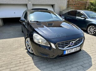 VOLVO V60 2.0 D [D3] Summum