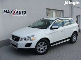 Volvo XC60 2.4 D [D3] Momentum Geartronic AWD+N...