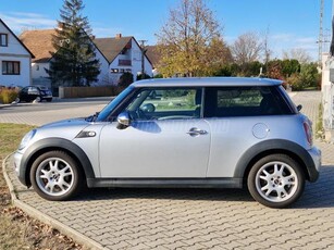 MINI MINI ONE 1.4 SZ.KÖNYV-PANORÁMA TETŐ-TOLATÓRADAR-KLIMA