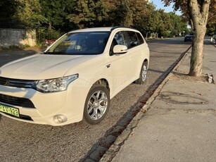 MITSUBISHI OUTLANDER 2.2 DI-D Instyle Navi 4WD (Automata)