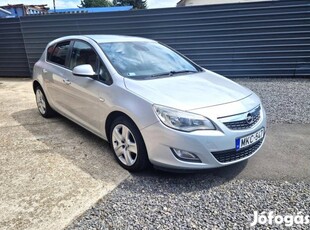 Opel Astra J 1.4 Enjoy Friss szervíz - szervízk...