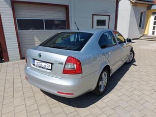 SKODA OCTAVIA 1.2 TSI Elegance VEZETETT SZERVIZKÖNYV. 1. TULAJ. XENON. ÜLÉSFŰTÉS. TEMPOMAT. TOLATÓRADAR