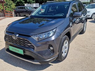 TOYOTA RAV 4 Rav4 2.5 Hybrid Comfort Style Plus e-CVT MAGYAR - MENÜ - NAVI. FULL LED. KEYLES GOO. MOTOROS CSOMAGTÉR