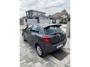 TOYOTA YARIS 1.3. 87LE. benzin