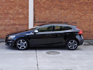 VOLVO V40 1.6 D [D2] Momentum R-Design DIGITÁLIS MŰSZERFAL-KOCCANÁSGÁTLÓ-NAVI-FÉLBŐR-LED MENETFÉNY-TEMPOMAT-RADAR-HOROG