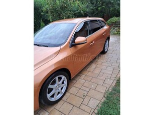 VOLVO V60 2.0 D [D3] Summum