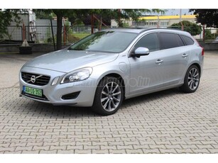 VOLVO V60 2.4 D [D6] PHEV AWD Summum Geartronic XENON/ BŐR/ NAPFÉNYTETŐ/ BLIS/ SÁVTARTÓ/ NAVI/ RADAR/ KAMERA/ Ü.FŰTÉS/ 2DB KÁBEL