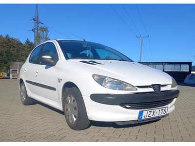 PEUGEOT 206 1.1 Color Line