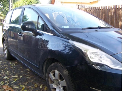 PEUGEOT 5008 1.6 HDi Allure