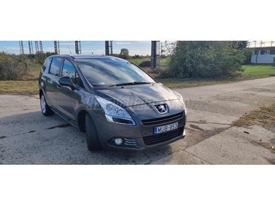 PEUGEOT 5008 1.6 HDi Confort