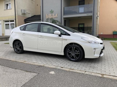 TOYOTA PRIUS 1.8 HSD Executive (Automata) Gyöngyház fehér