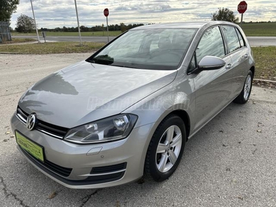 VOLKSWAGEN GOLF VII 2.0 TDI Highline TRENDLINE -VW SZERVIZKÖNYV