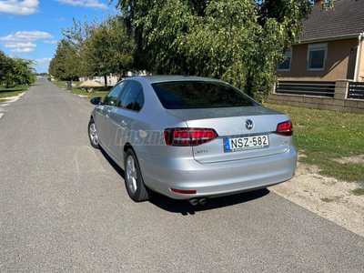 VOLKSWAGEN JETTA VI 1.4 TSI Comfortline DSG