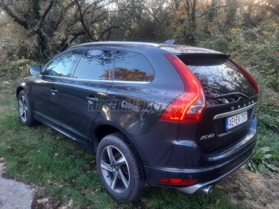 VOLVO XC60 2.4 D [D5] R-Design Momentum