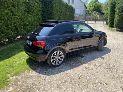 AUDI A1 1.6 TDI DPF Ambition Üvegtető. Bose hifi