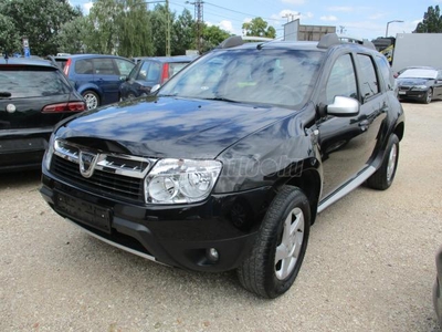 DACIA DUSTER 1.6 Blackstorm VEZETETT SZ.KÖNYV