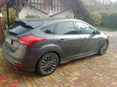 FORD FOCUS 1.5 EcoBoost ST-Line