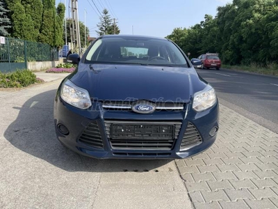 FORD FOCUS 1.6 Ti-VCT Trend MULTIKORMÁNY.VEZETETT SZERVÍZKÖNYV