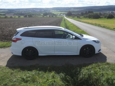 FORD FOCUS 2.0 Ecoboost ST2