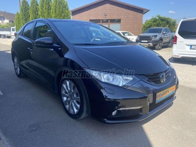 HONDA CIVIC 1.8 Executive S.MENTES V.SZ.KÖNYV PANORÁMATETŐS LED BŐR BI-XENON KAMERA 163E KM