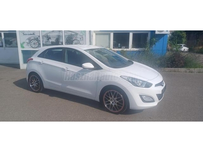 HYUNDAI I30 1.4i Comfort 28- as