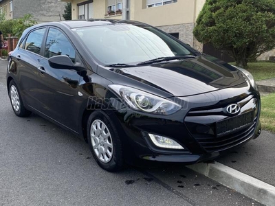 HYUNDAI I30 1.4i Comfort TÉLI-NYÁRI GUMI-GARANTÁLT KM