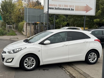 HYUNDAI I30 1.4i Go! Brasil /// FIFA WORLD CUP EDITION ÜL.FŰTÉS LED PDC TELEFON BLUETOOTH AUX EGY TULAJDONO