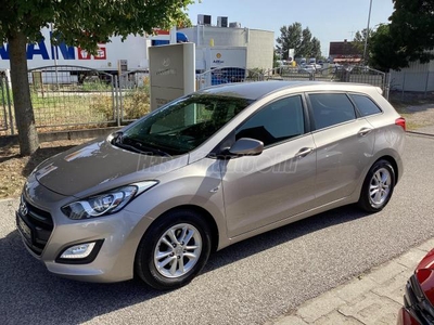 HYUNDAI I30 CW 1.6 MPi Comfort Sérülésmentes.1.tul..végig szervízelt.93e km ! NAVI.Kamera !