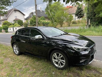 INFINITI Q30 1.5d Premium Tech H15