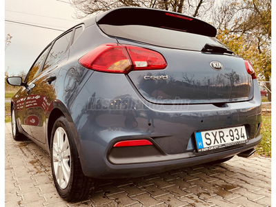 KIA CEE'D 1.4 CVVT FIFA Limited