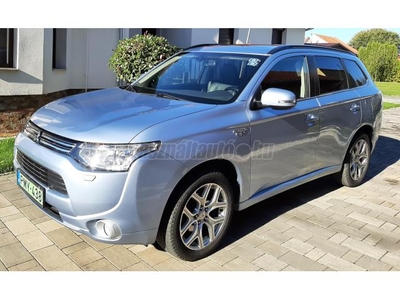 MITSUBISHI OUTLANDER 2.0 PHEV Instyle Navi 4WD CVT