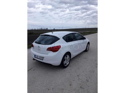 OPEL ASTRA J 1.6 T Cosmo