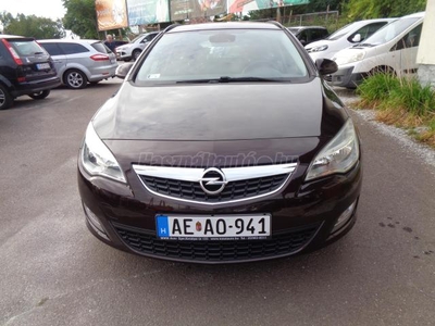 OPEL ASTRA J Sports Tourer 1.4 T Selection 132ekm SZERVÍZKŐNYV! ÜLÉSFŰTÉS! AZONNAL ELVIHETŐ! TÖBB DARAB!